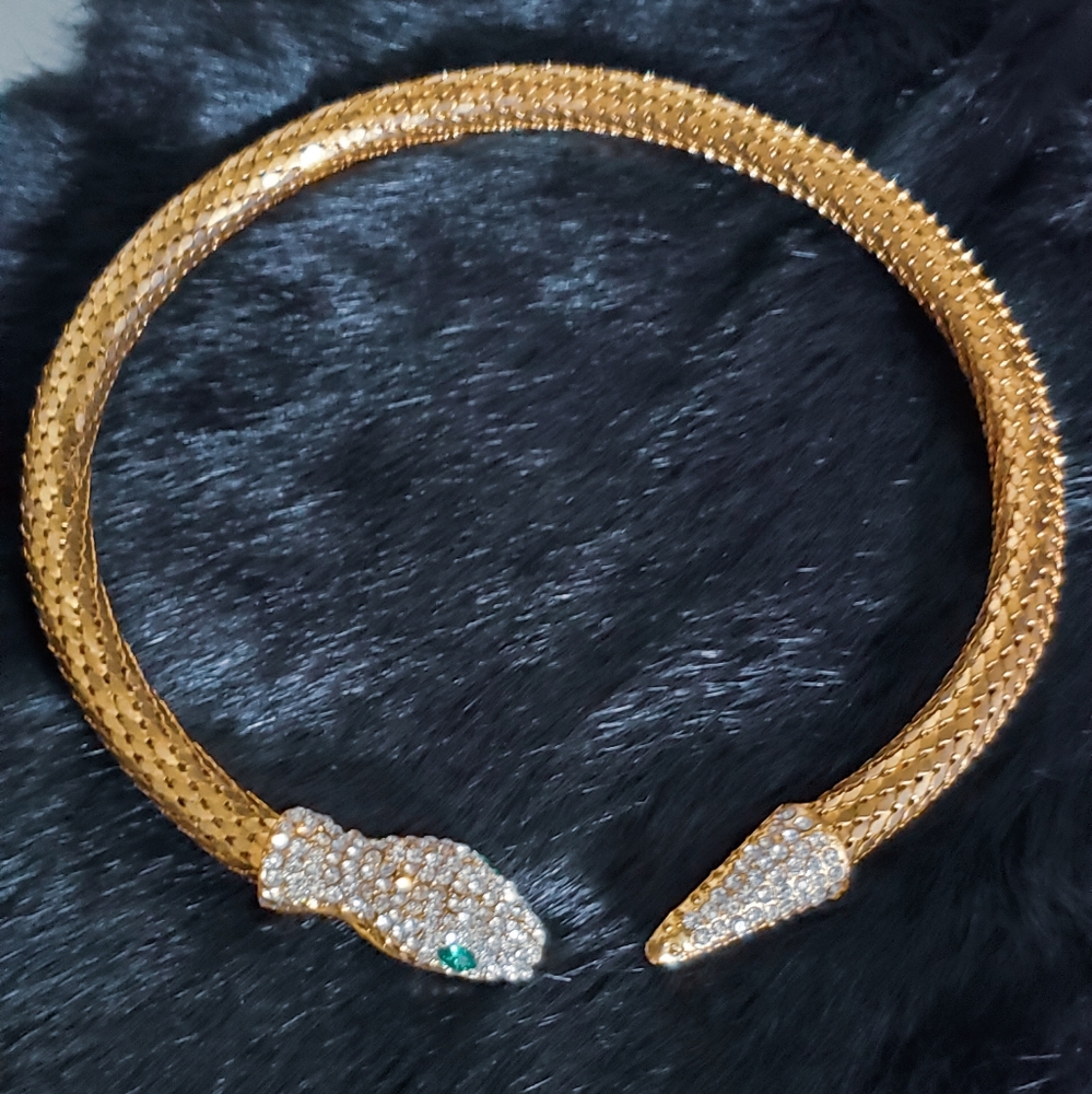 Gold serpent necklace. 🐍